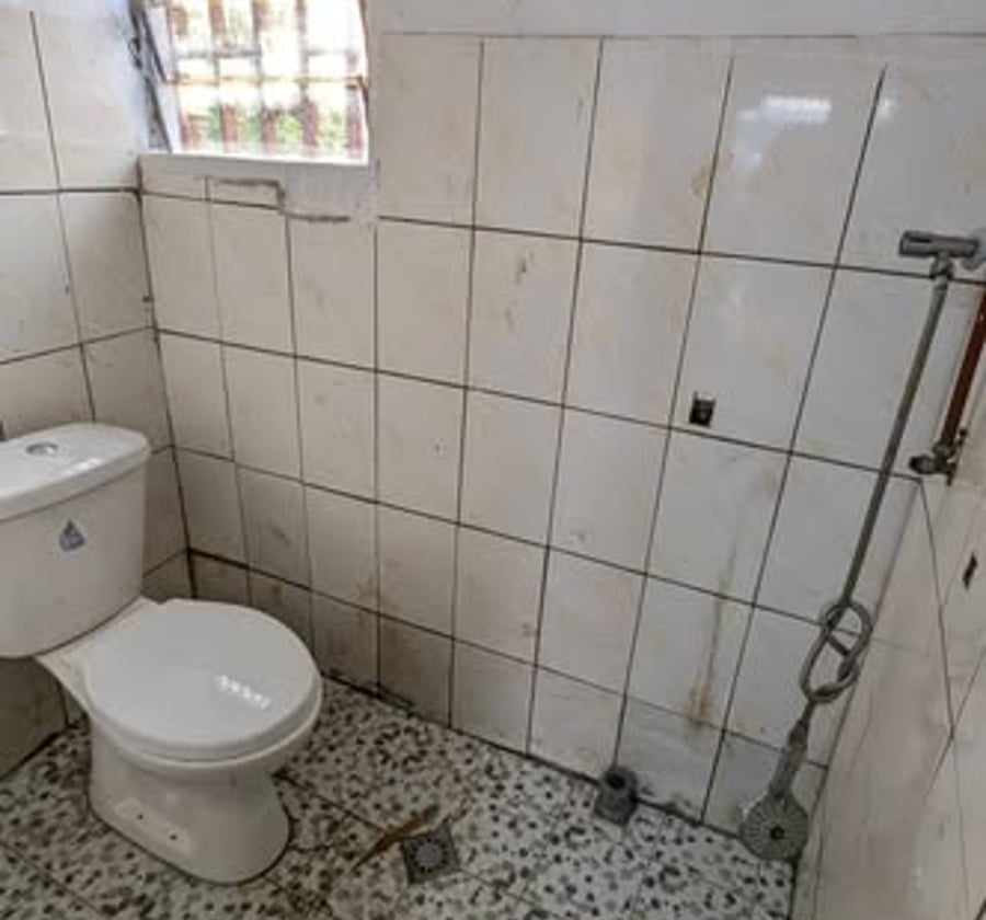 Vaste chambre moderne à Ndogbong