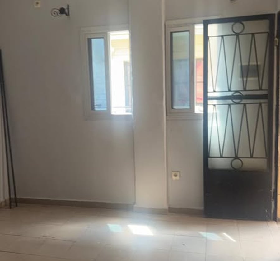 Chambre moderne à louer à Bépanda Cité
