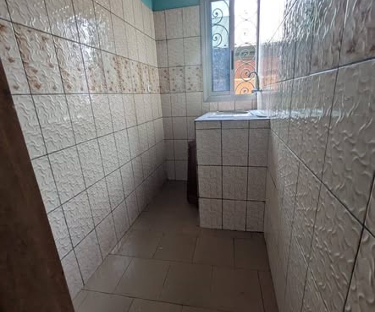 Chambre moderne à louer à Nkolnda – 30 000 FCFA/mois