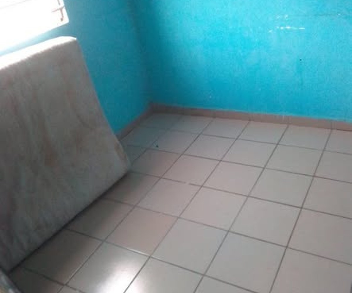 Grande chambre moderne à Logpom