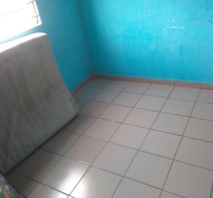 Grande chambre moderne à Logpom
