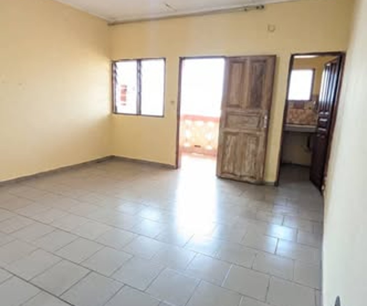 Studio moderne à louer à Emana