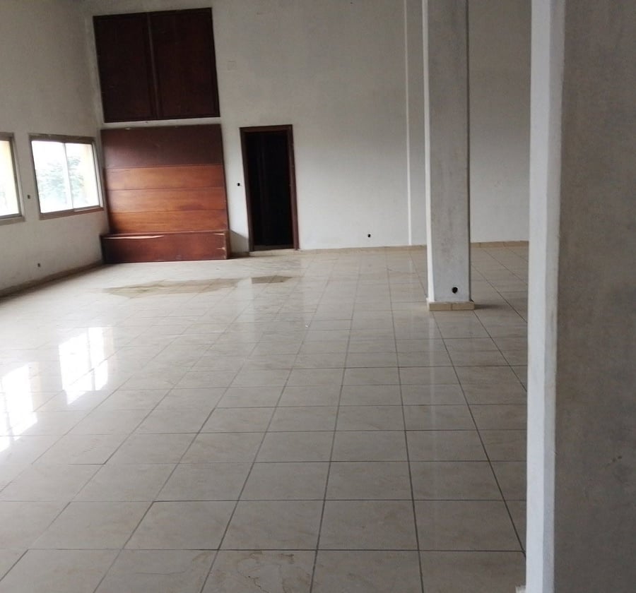 Bureau à louer à Yaoundé Elig-Essono