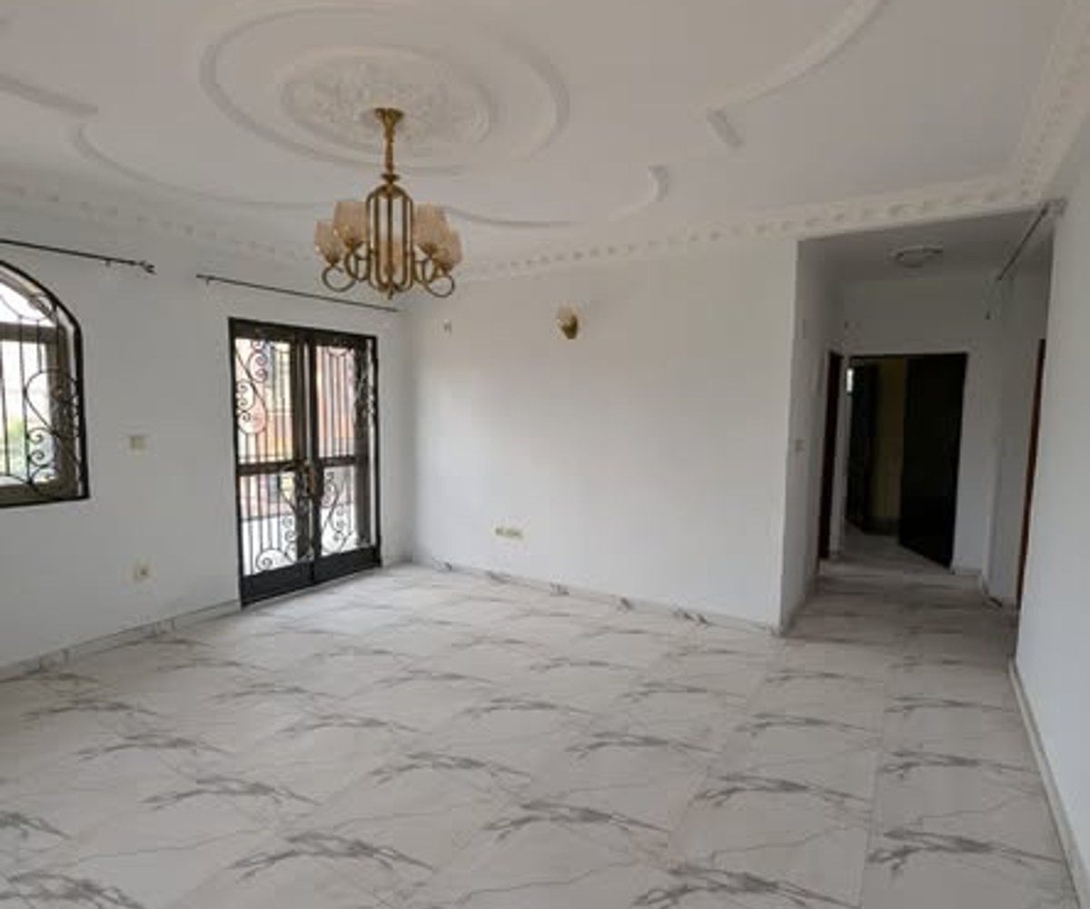 Appartement neuf à Odza petit marché