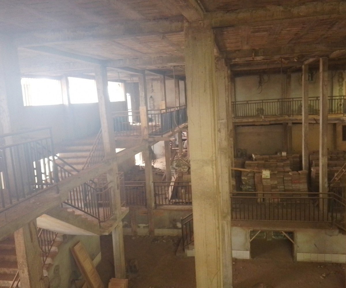Entrepôt à louer à Yaoundé Ekoudou