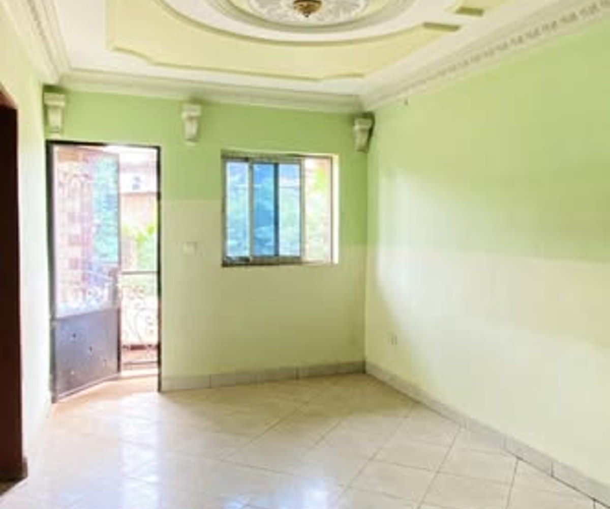 Studio moderne à Biyem-Assi - centre handicapé