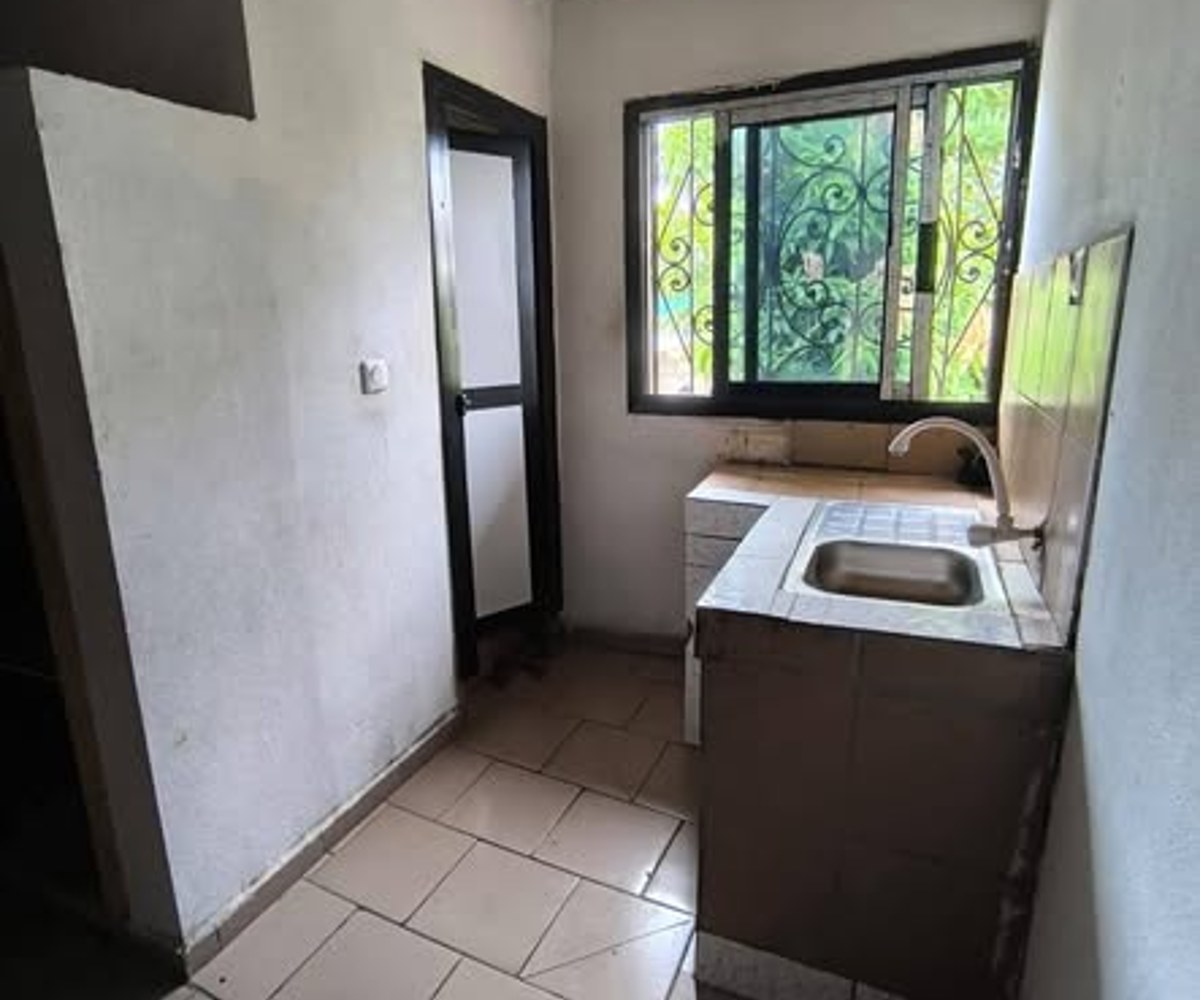 Chambre moderne à louer à Ndogbon Biffaga
