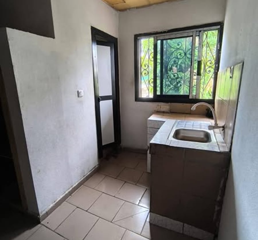 Chambre moderne à louer à Ndogbon Biffaga