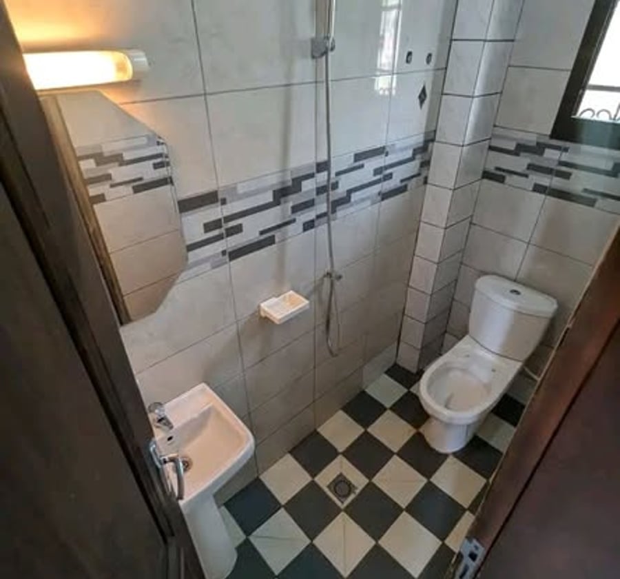 Chambre moderne à louer à Emana