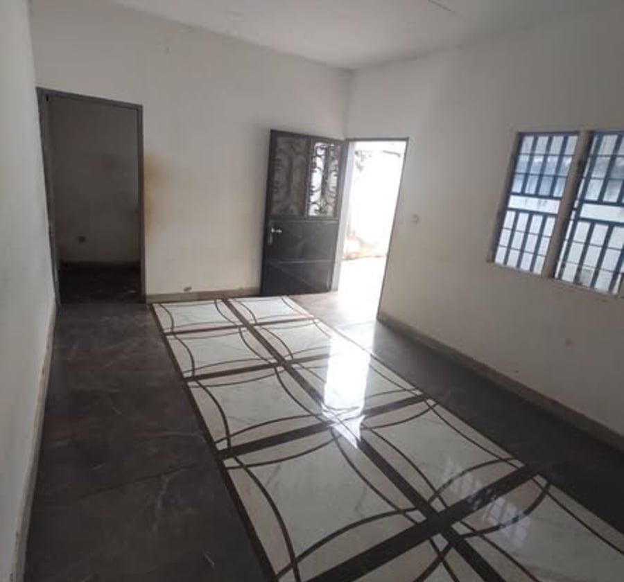 Studio moderne à Awae Escalier, Yaoundé