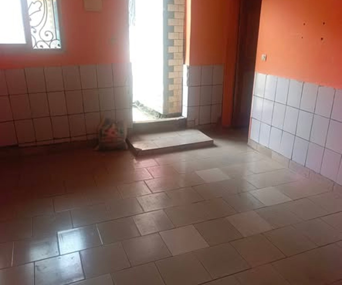 Studio moderne à louer à Logbaba