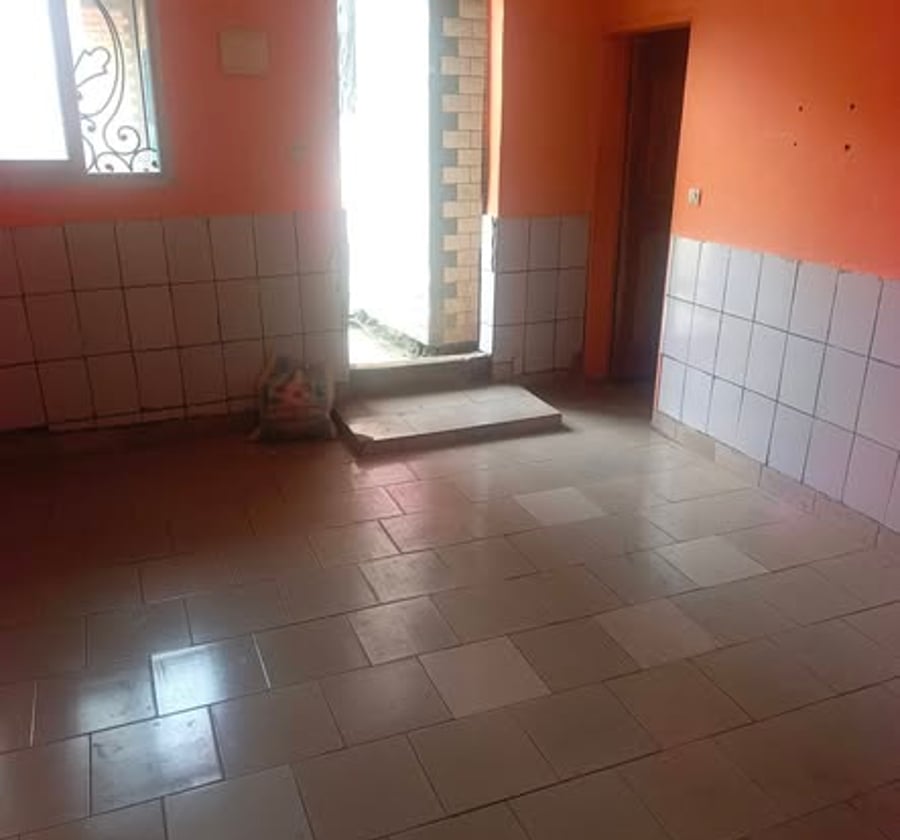 Studio moderne à louer à Logbaba