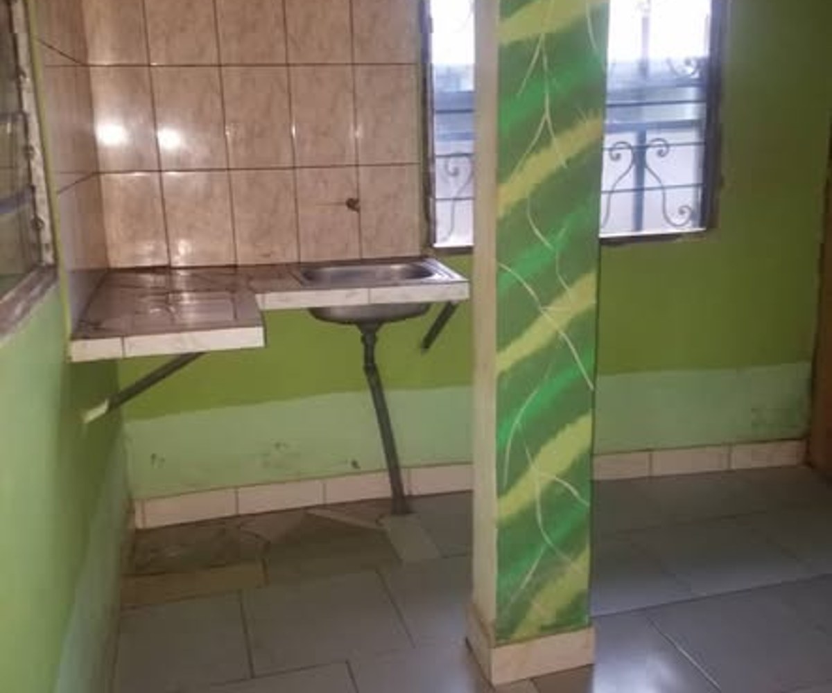 Grande chambre moderne à louer à Tam Tam