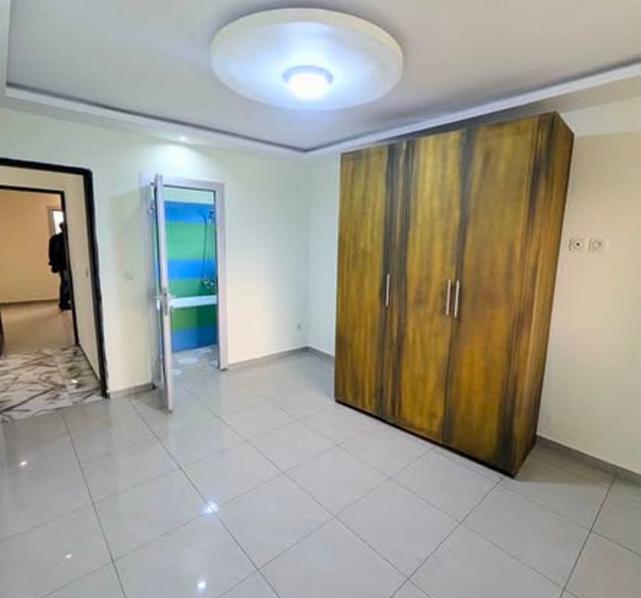 Appartement haut standing à louer – Yaoundé Titi Garage