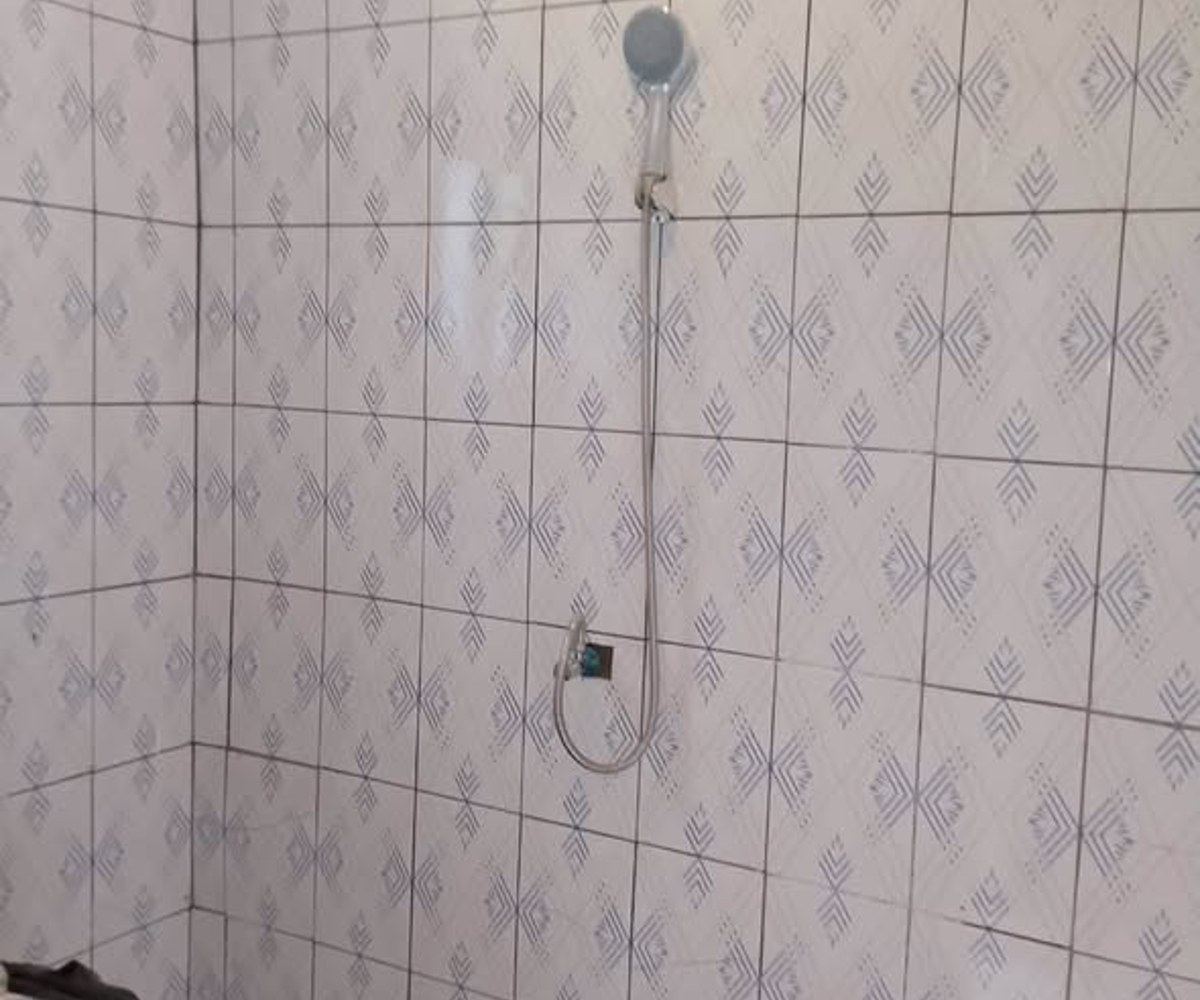 Chambre moderne neuve à louer – Village entrée Carrière, Douala
