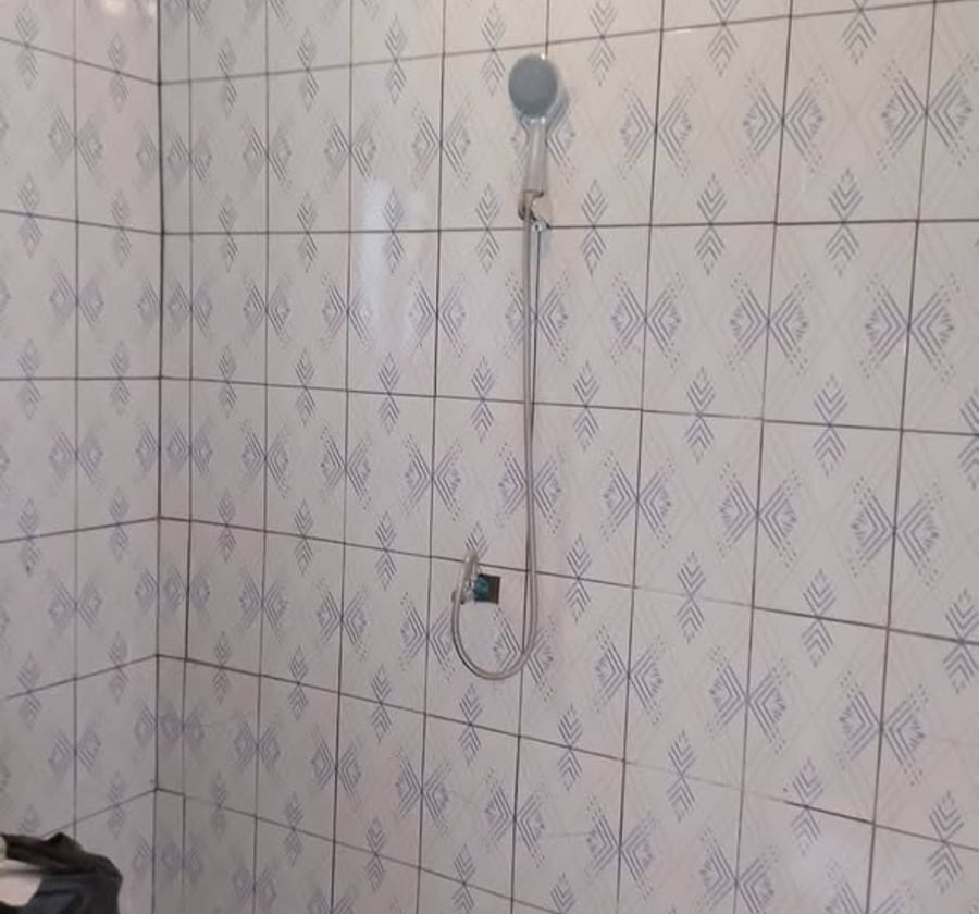 Chambre moderne neuve à louer – Village entrée Carrière, Douala