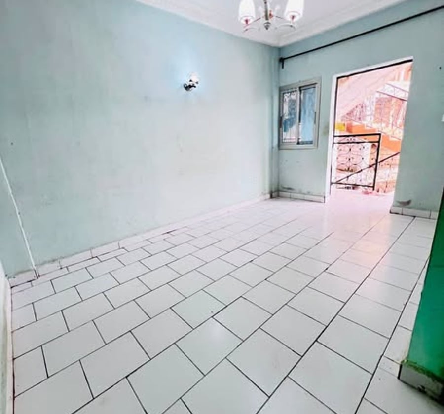 Studio moderne à louer à Nkozoa