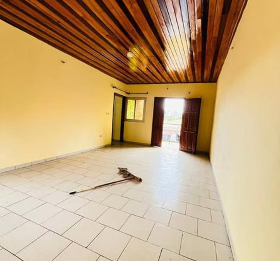 Appartement 2 chambres à Nsimeyong (Terre Rouge)