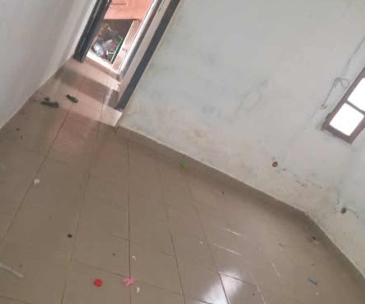 Vaste chambre moderne à louer à Obobogo