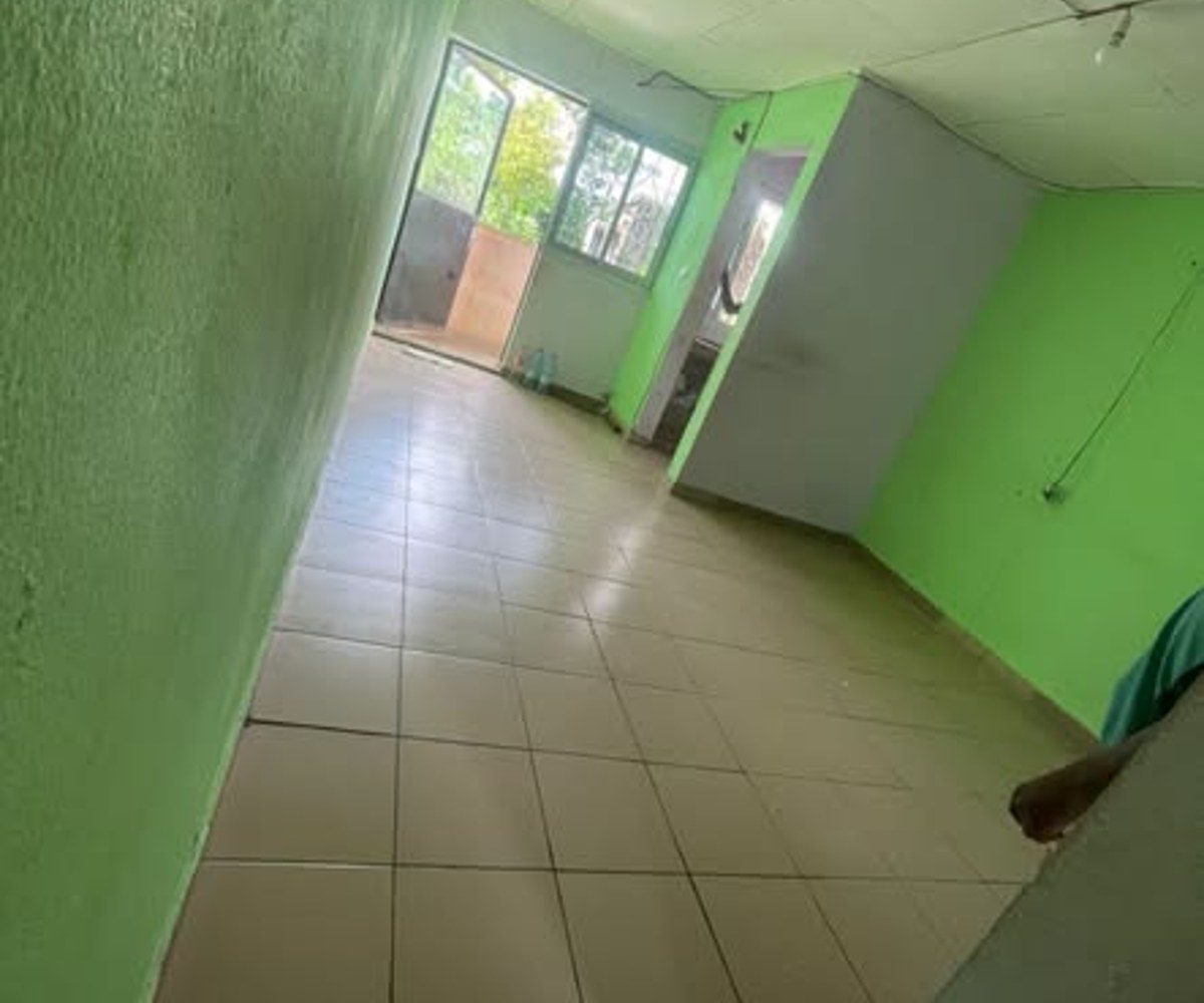 Studio moderne 1er étage Logbessou
