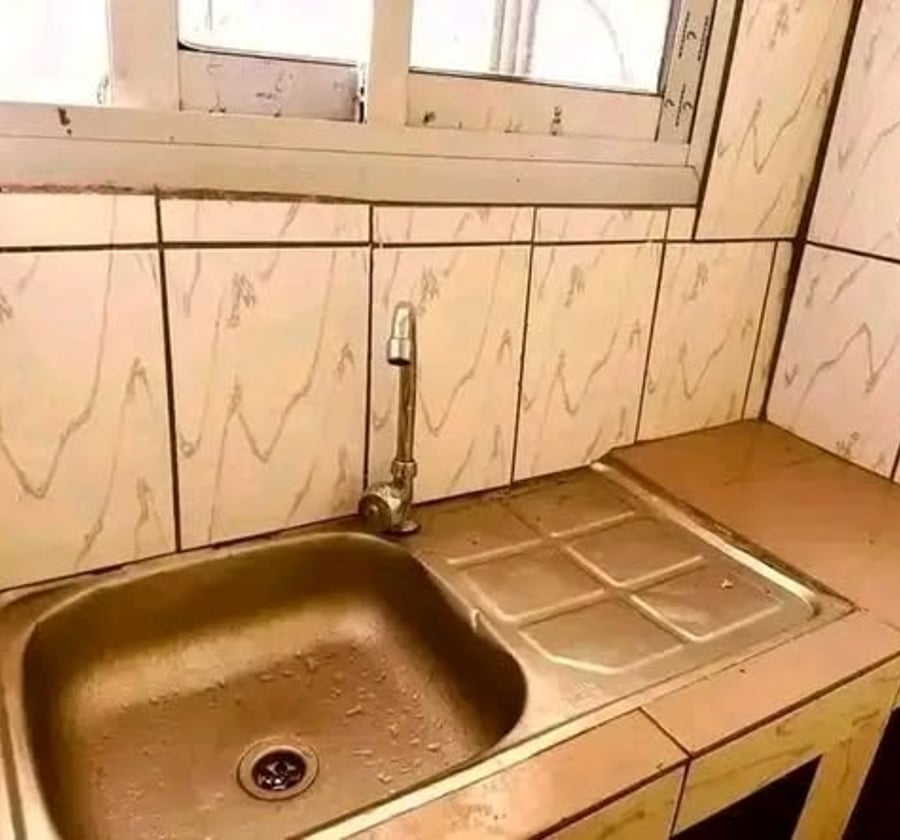 Studio moderne à louer au Carrefour Nkomo