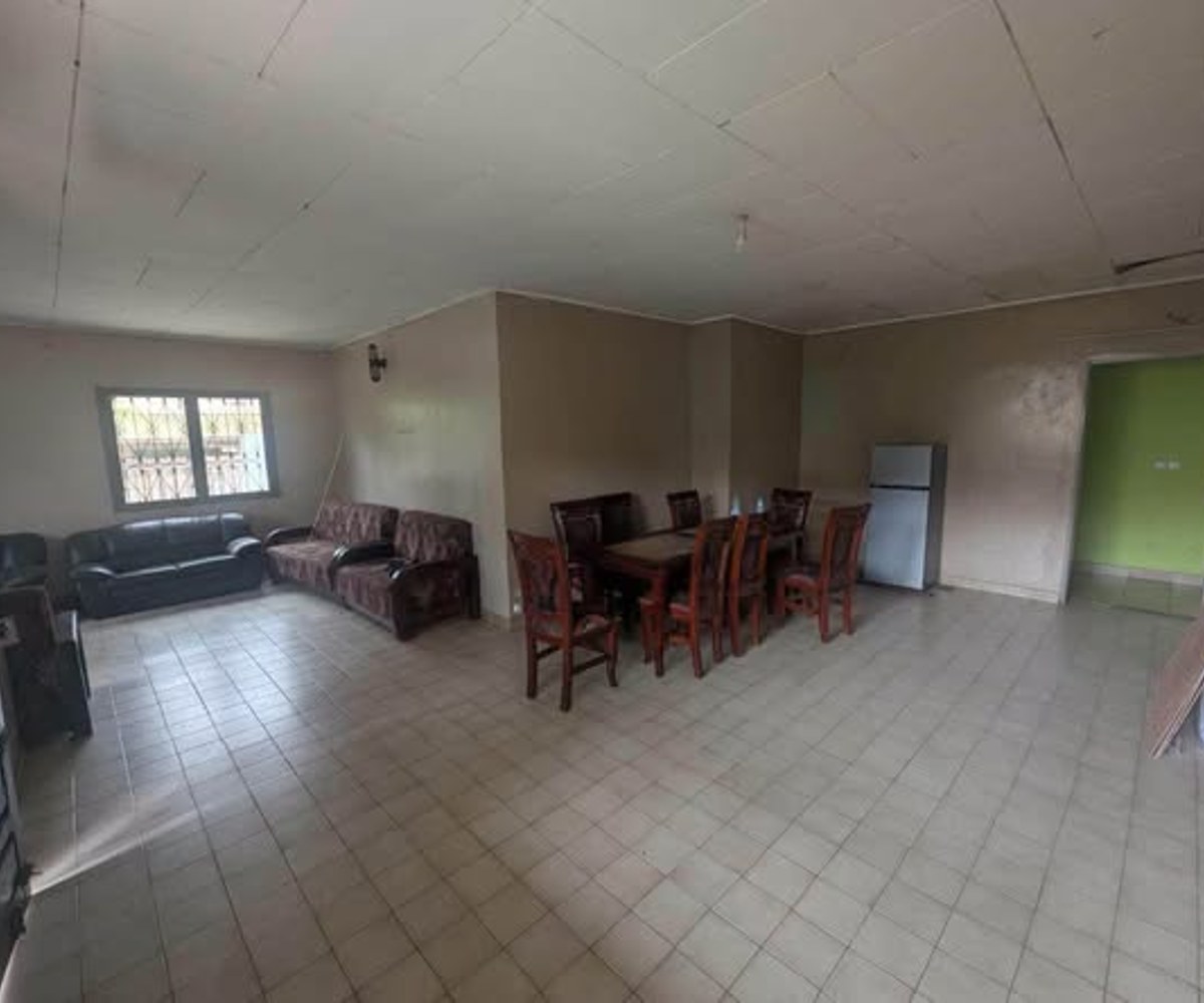 Villa à louer à Yaoundé Titi Garage