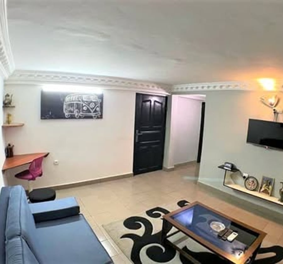 Chambre meublée à 15k/nuit et studio à 25k/nuit à Bastos