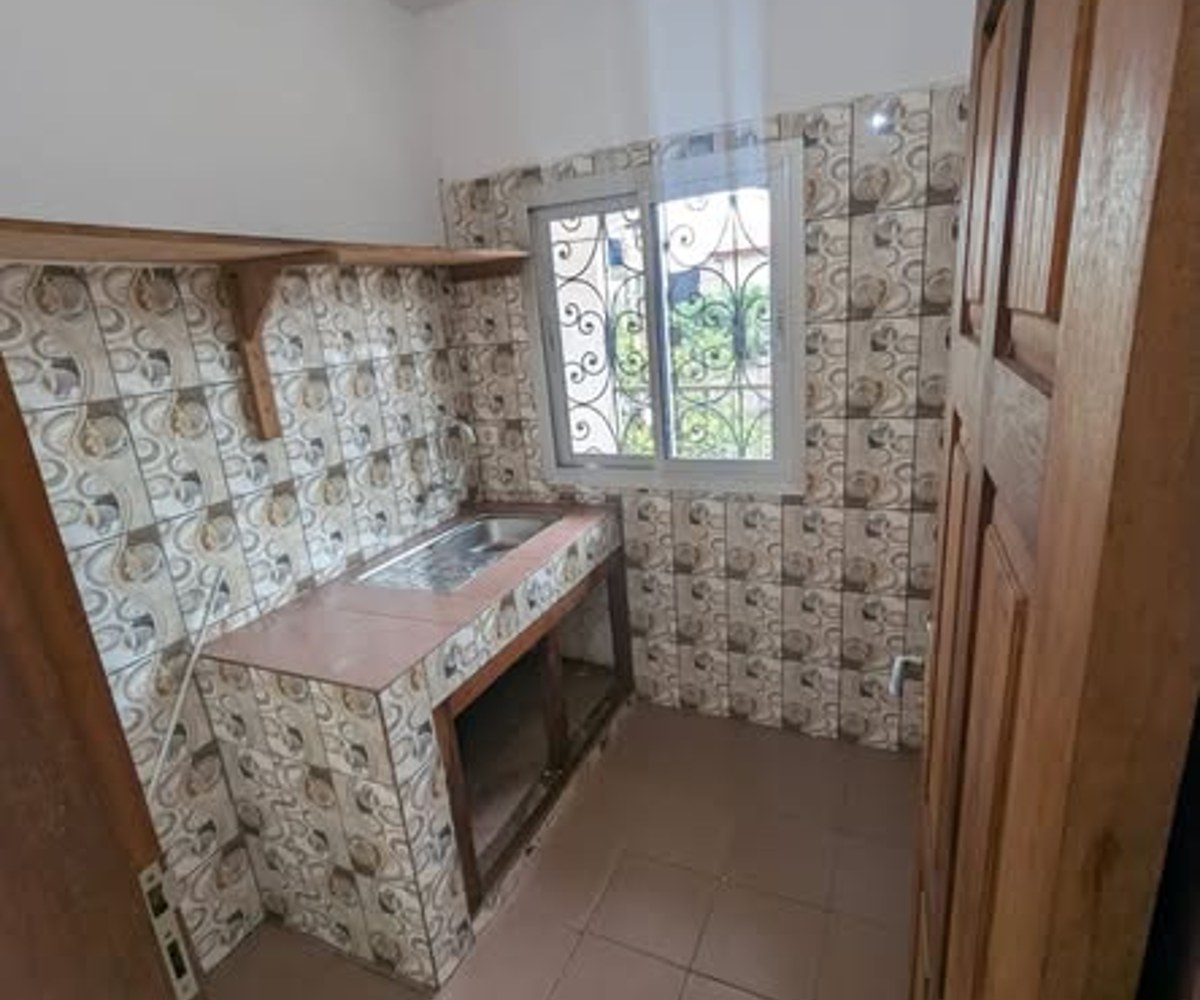 Studio moderne à louer à Nsam escale obam