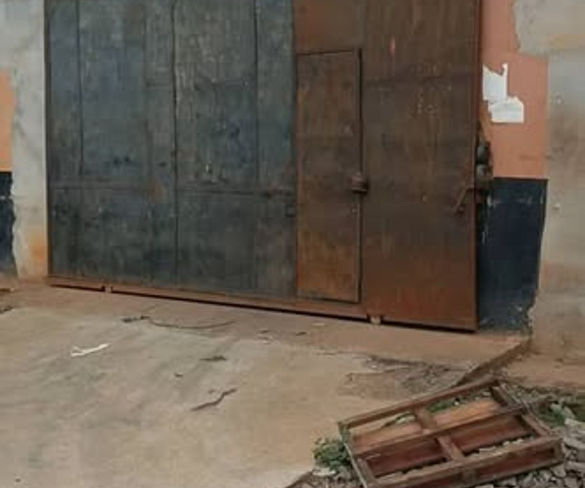 Entrepôts avec bureaux à louer à Mvan Tropicana