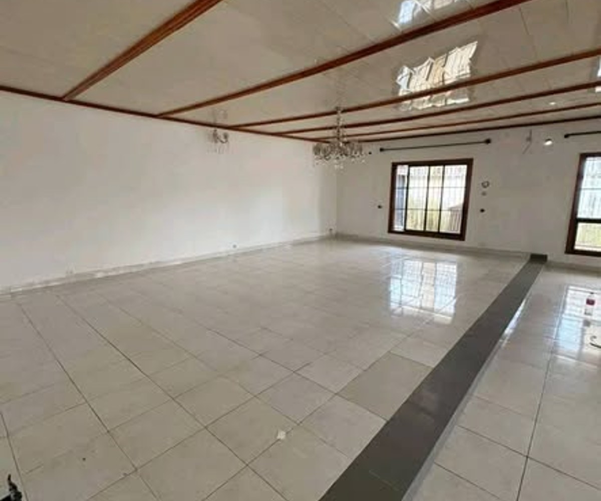 Villa de 4 chambres à Bonapriso