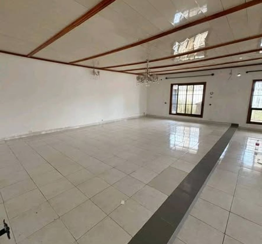 Villa de 4 chambres à Bonapriso