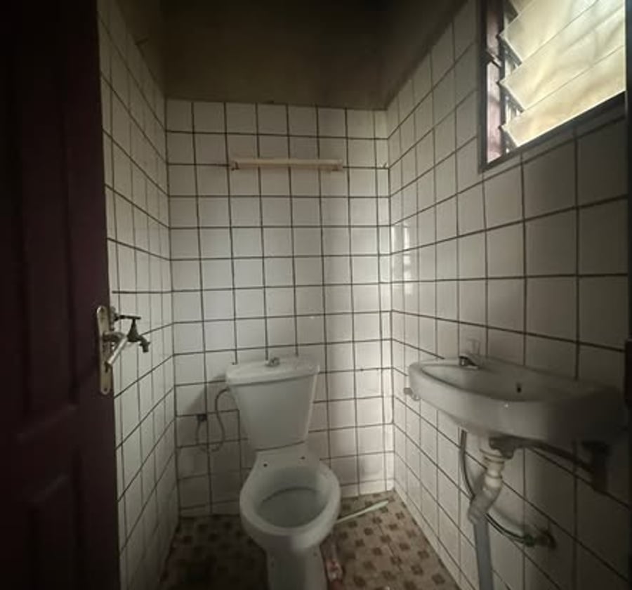 Chambre moderne 3 pièces à PK 15 Douala
