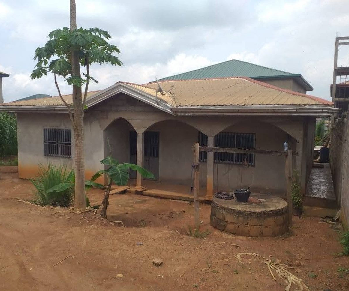 Maison à vendre à Yaoundé Nkoabang - 4 chambres