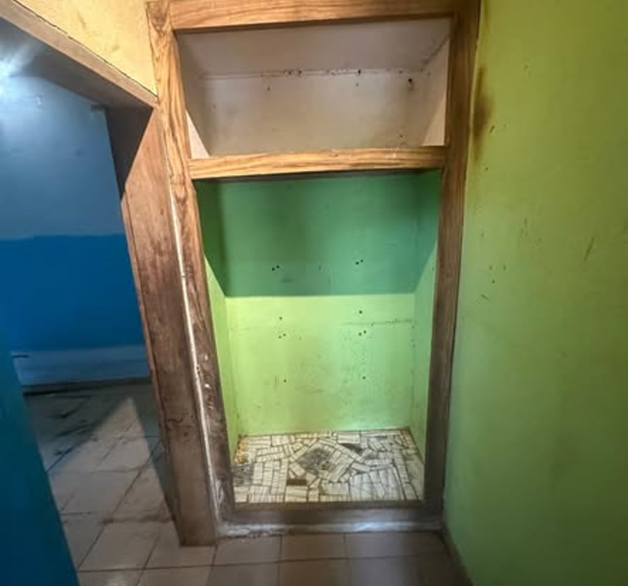 Studio moderne 4 pièces à louer à PK15 Douala