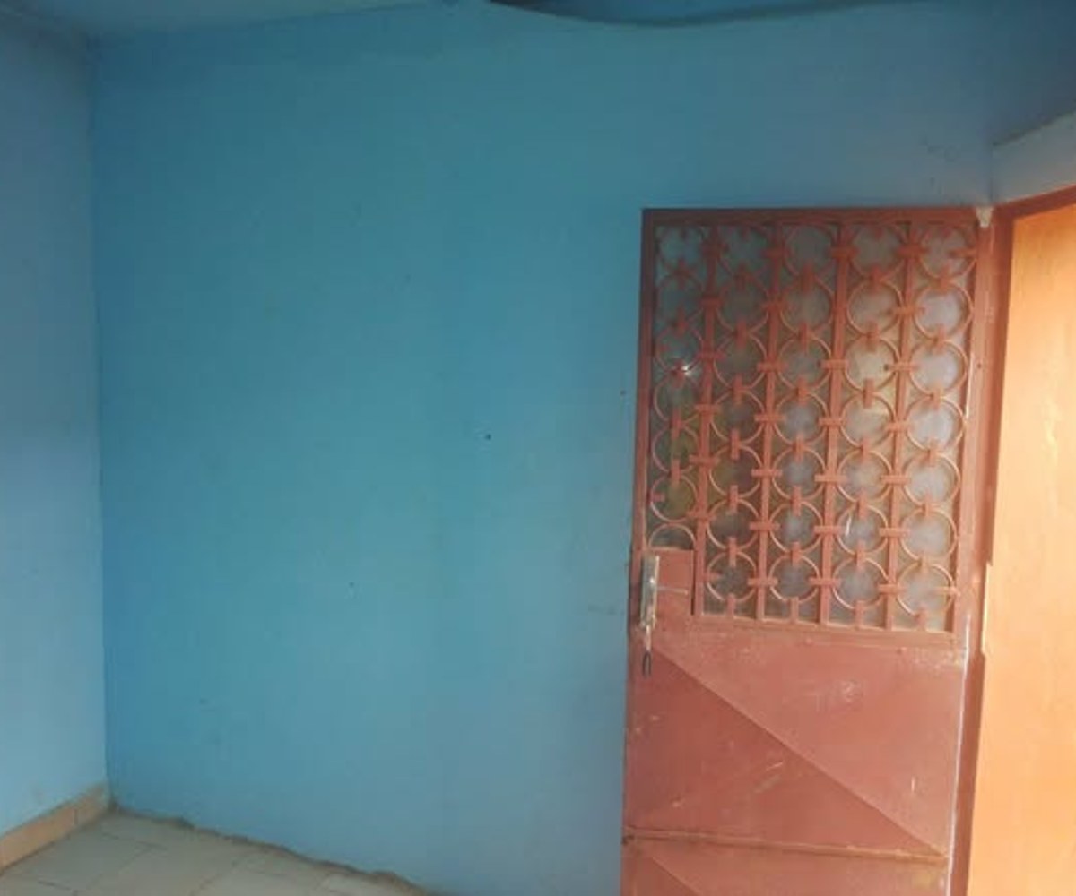 Chambre moderne deux pièces à Essomba Boulangerie