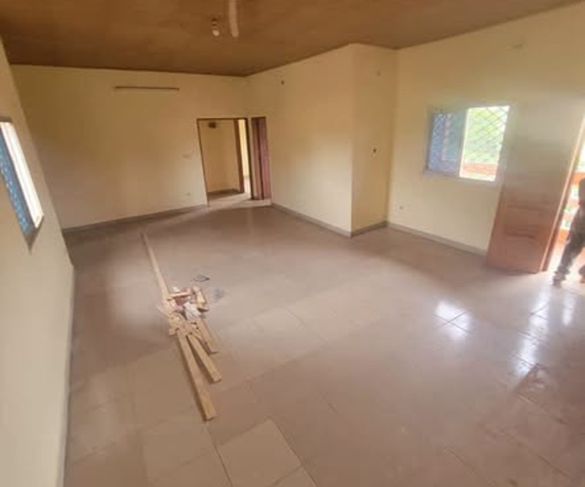 Appartement vaste à louer à Nkolmesseng, 3 chambres