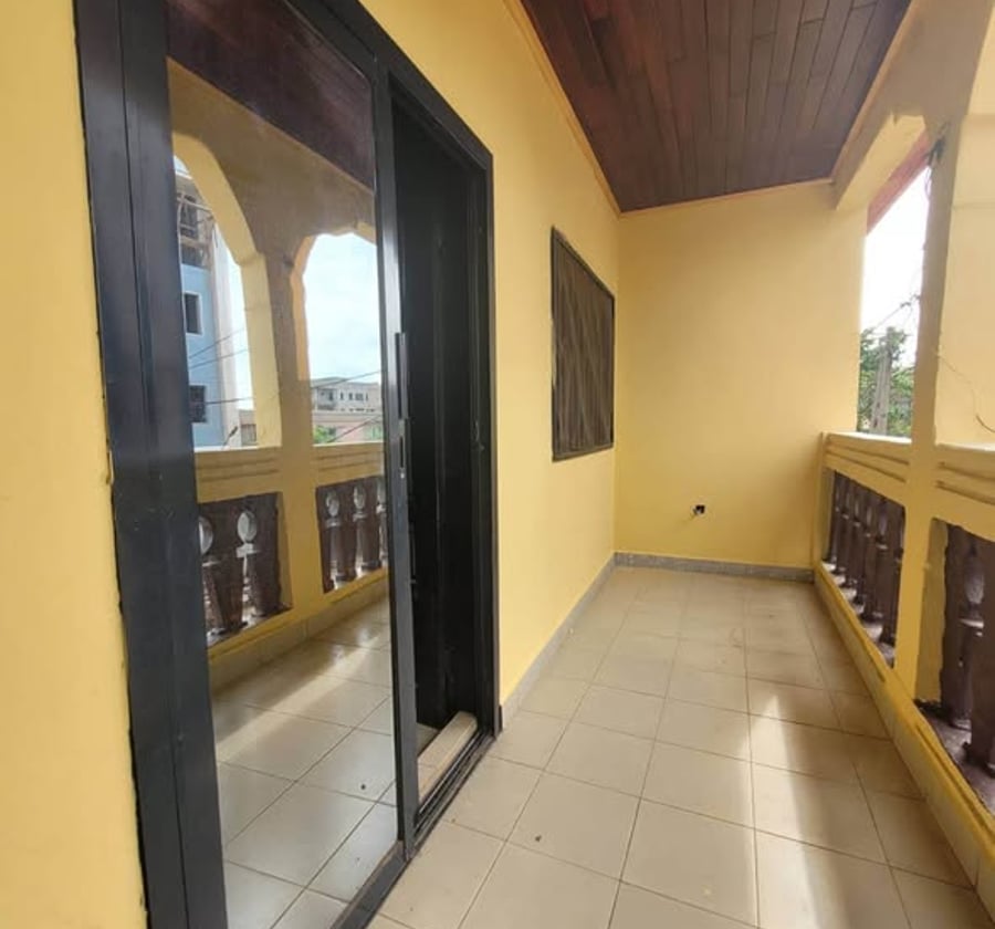 Appartement à louer à Biyem-Assi, derrière chapelle TKC