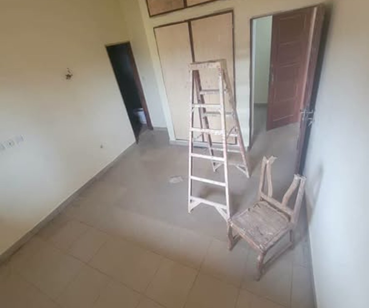 Appartement vaste à louer à Nkolmesseng, 3 chambres