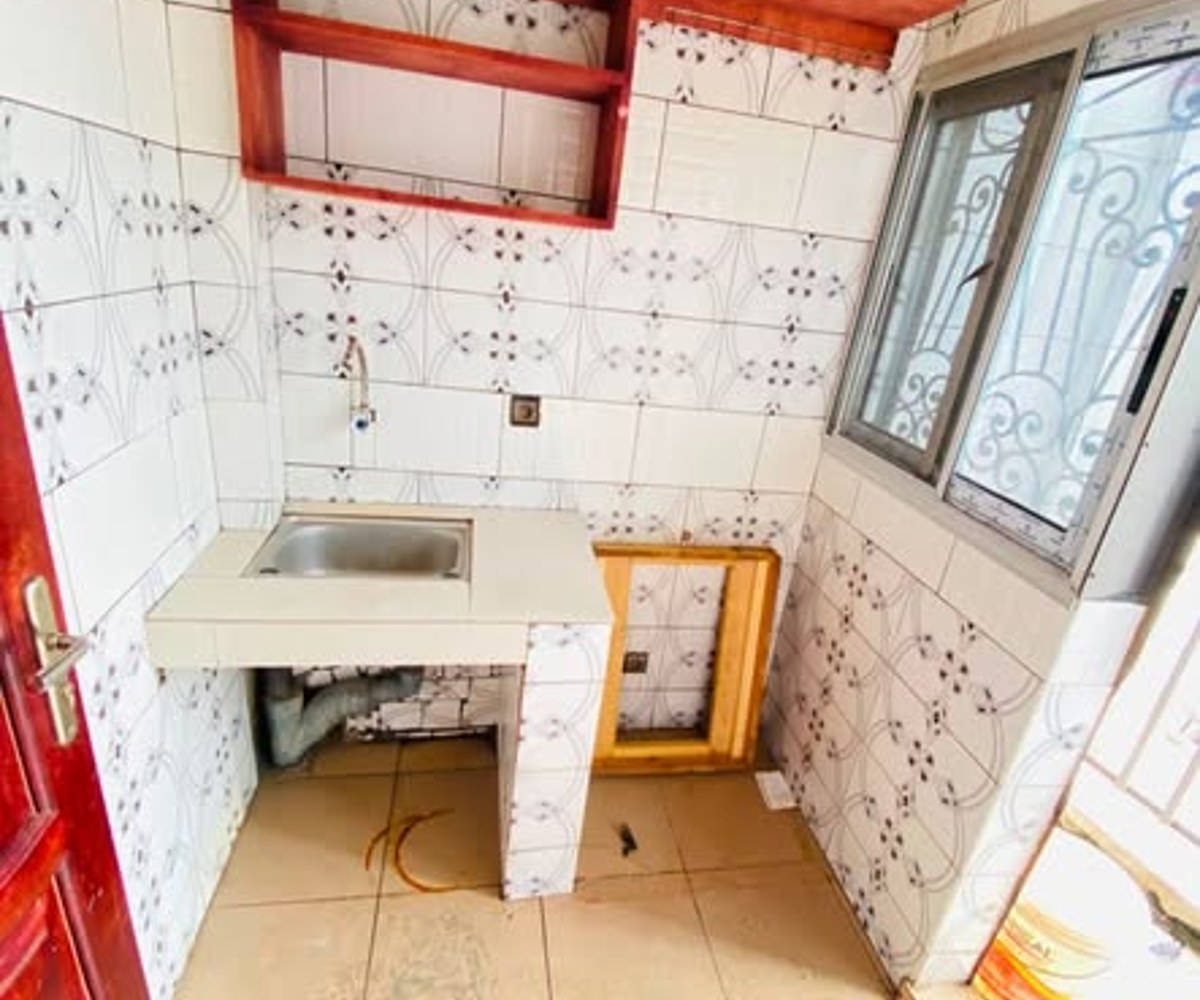 Studio moderne à Village (marché Ndogpassi) - Douala