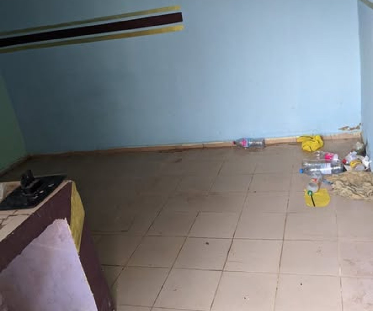 Vaste chambre moderne avec eau SNEC à louer à Obobogo