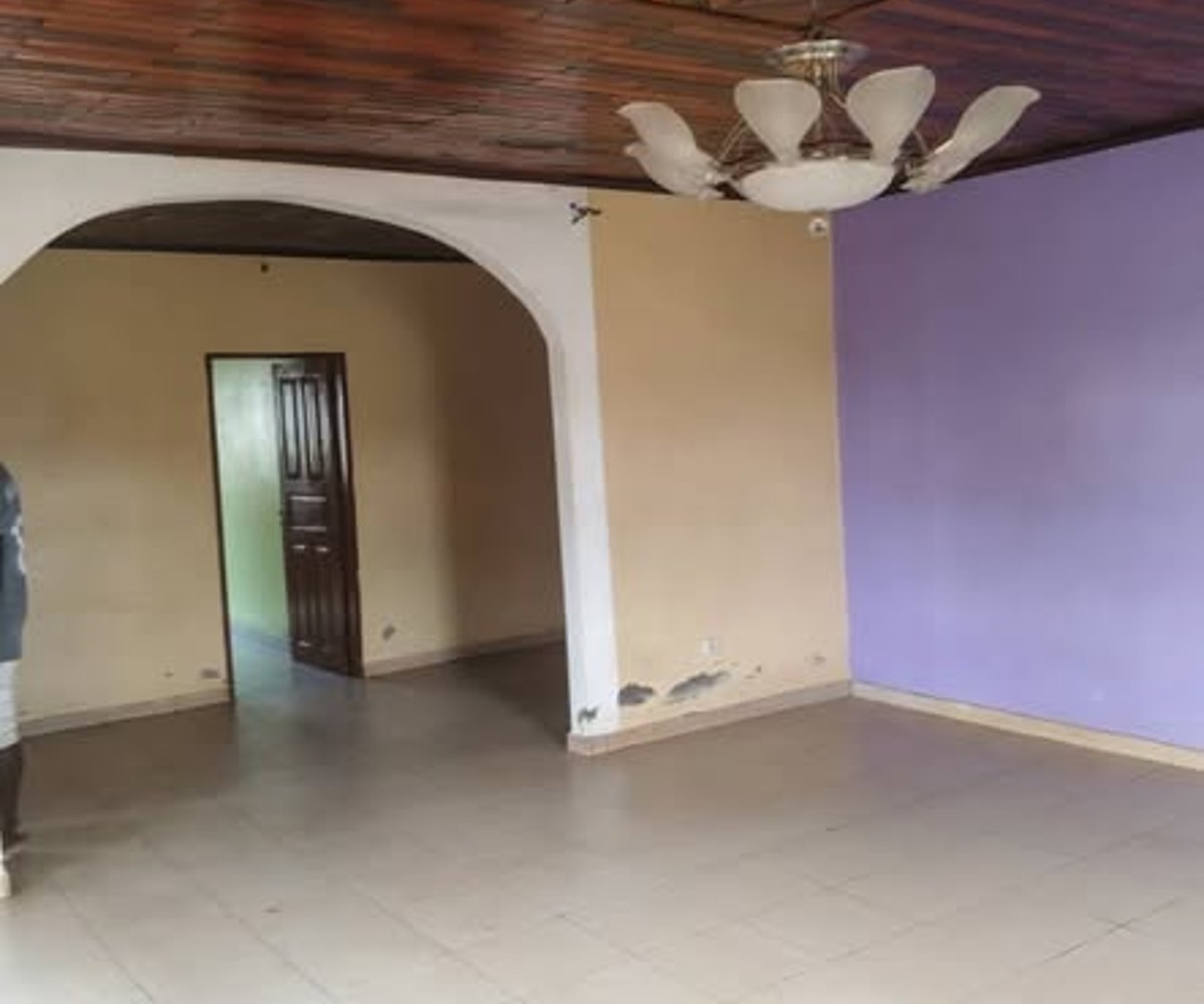 Villa 4 chambres à louer à Nkoabang