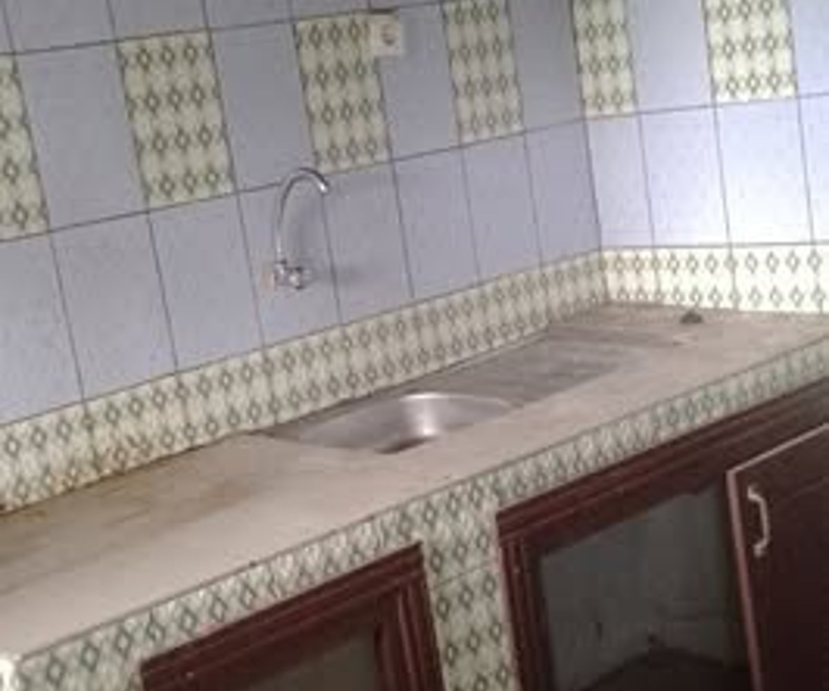 Grand appartement à louer à Yassa avec prépayé, forage et parking