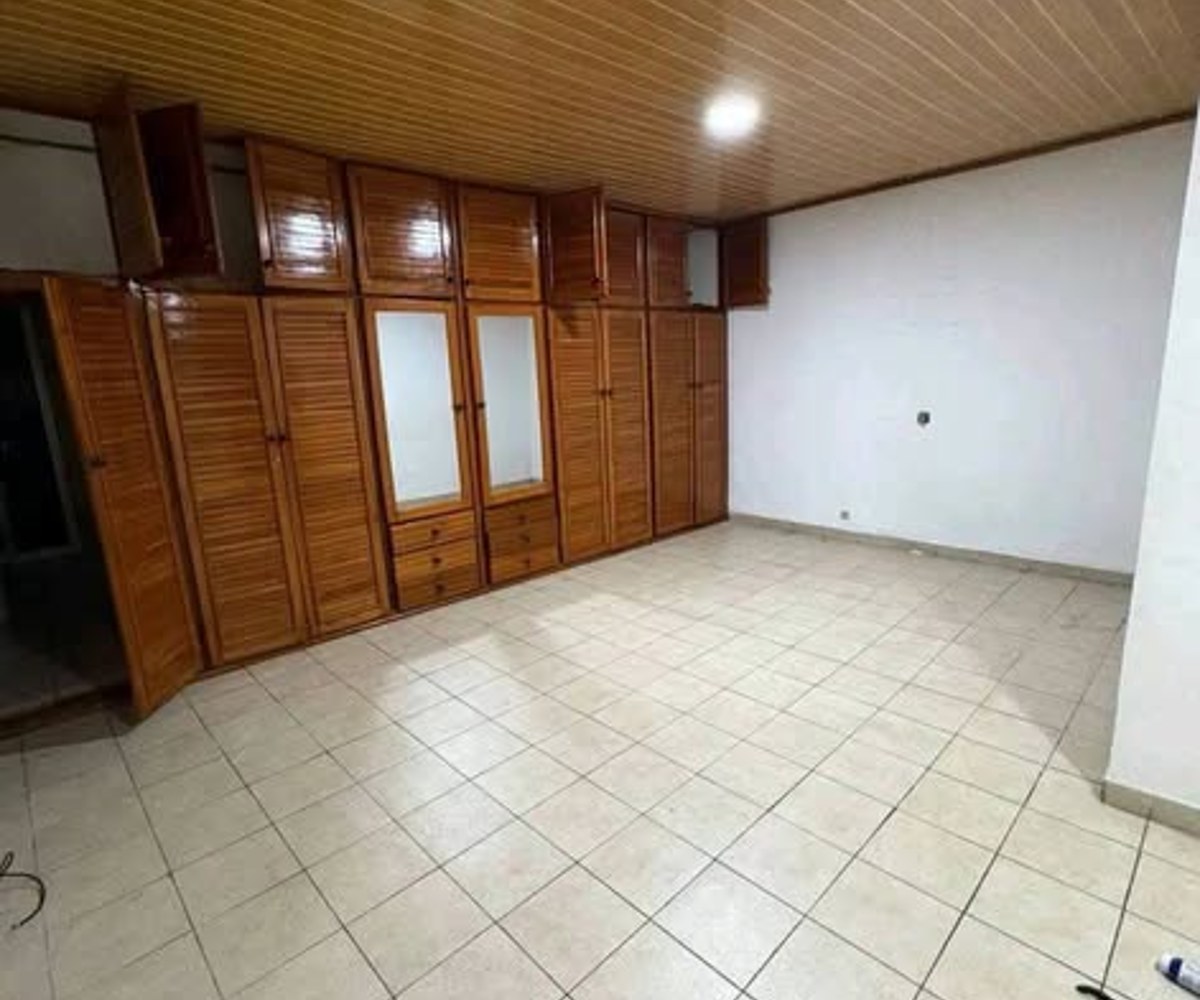 Villa à louer - Bonapriso, Douala