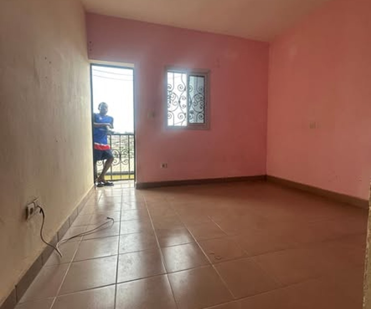 Chambre moderne 3 pièces à louer – PK 15, Douala
