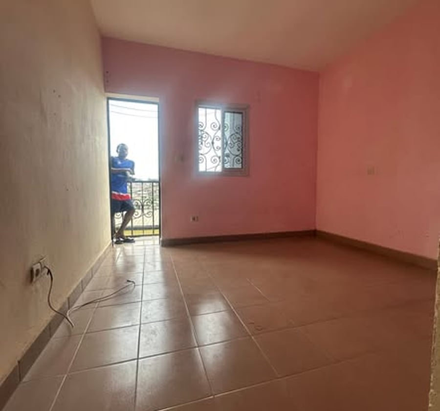 Chambre moderne 3 pièces à louer – PK 15, Douala