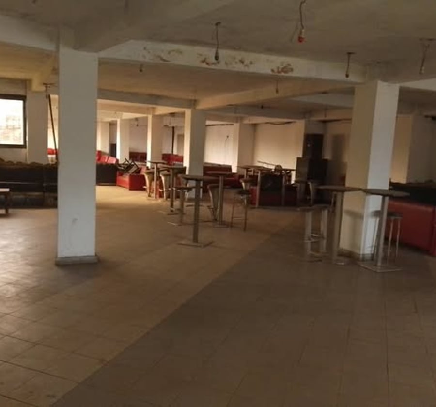 Emplacement commercial à louer à Yaoundé Centre-ville, 400 m²