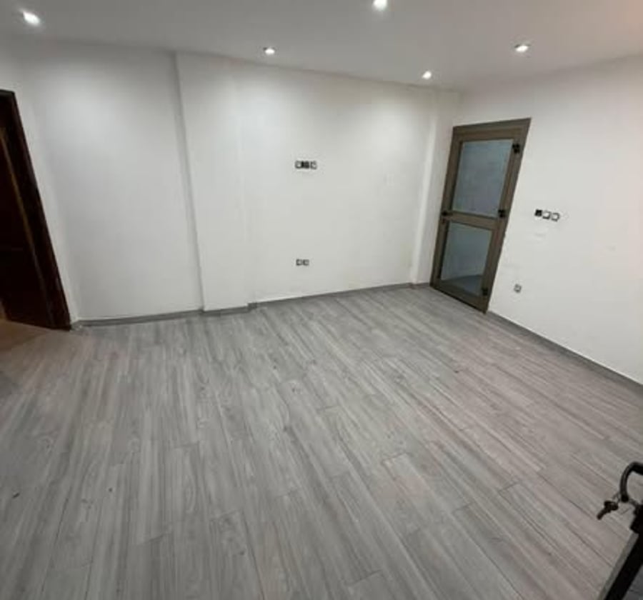 Grande chambre moderne à Ndogbong, Douala