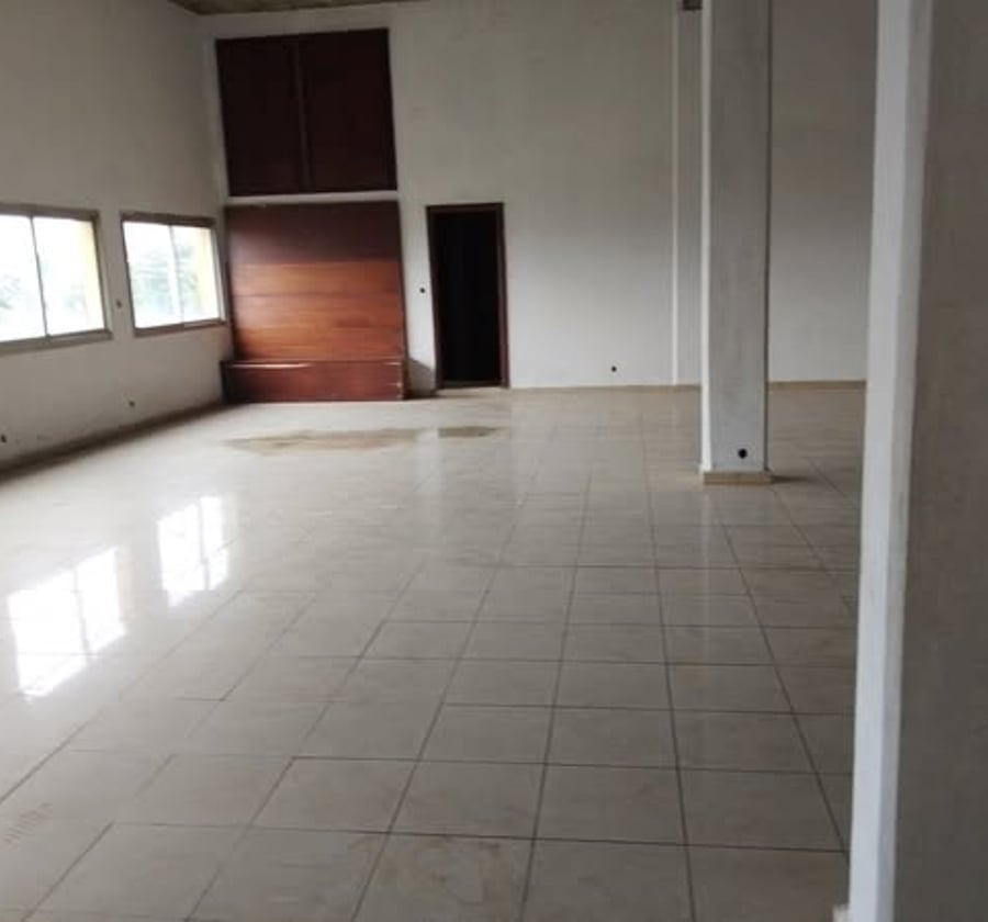 Bureau à louer à Yaoundé Elig-Essono