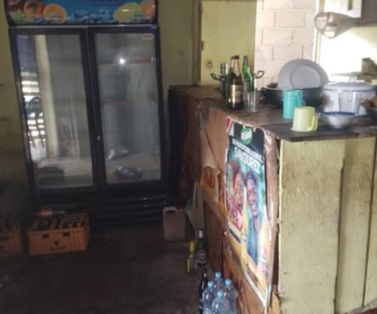 Grande boutique à louer à Ndokoti