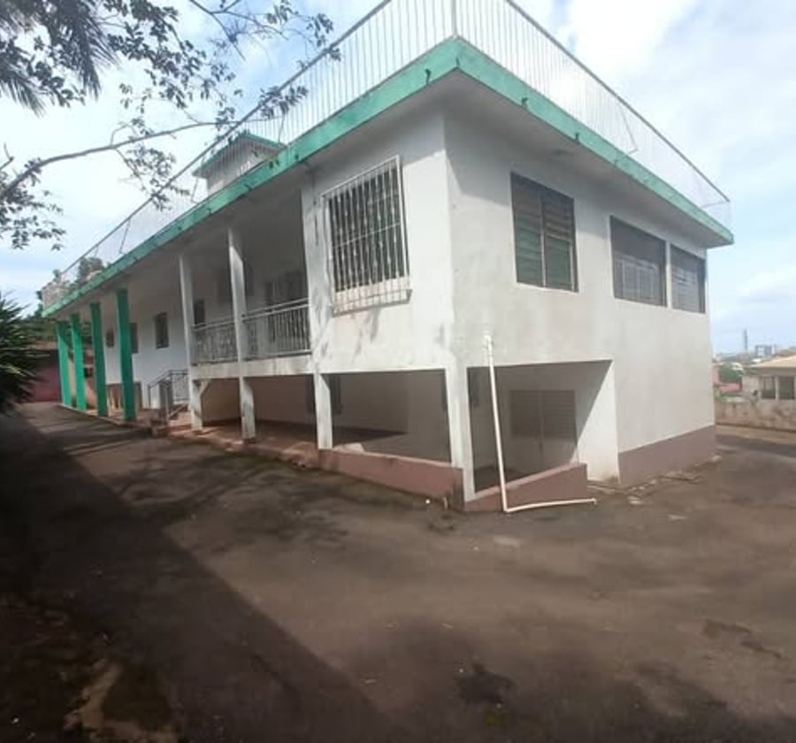 Grande concession à louer à Bastos, Yaoundé